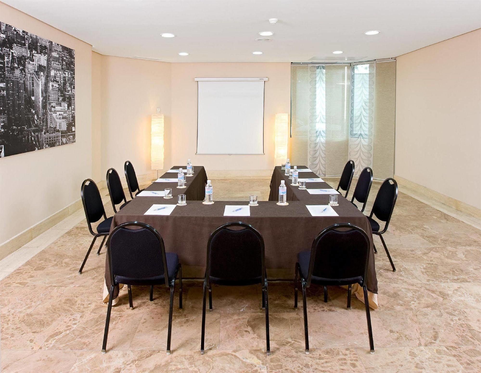 Apartamentos Th Las Rozas Einrichtungen foto